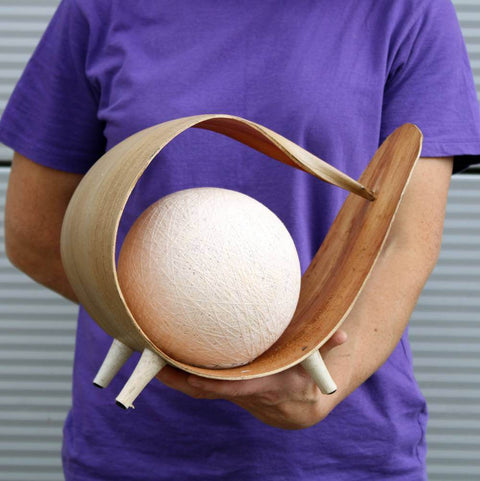 Lampa z kokosových listů a bavlny